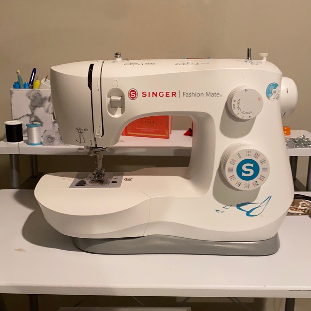 Singer sewing machine - Picture 6 of 13